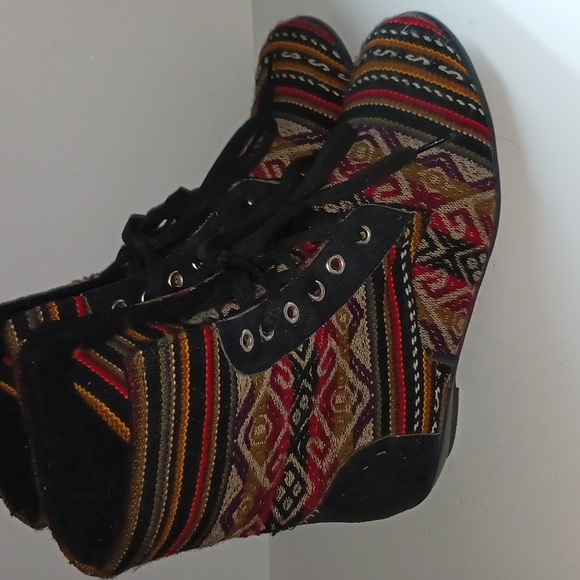 Brazil booties lace up small heel Aztec design never worn size 39 soft fabric - Picture 2 of 6